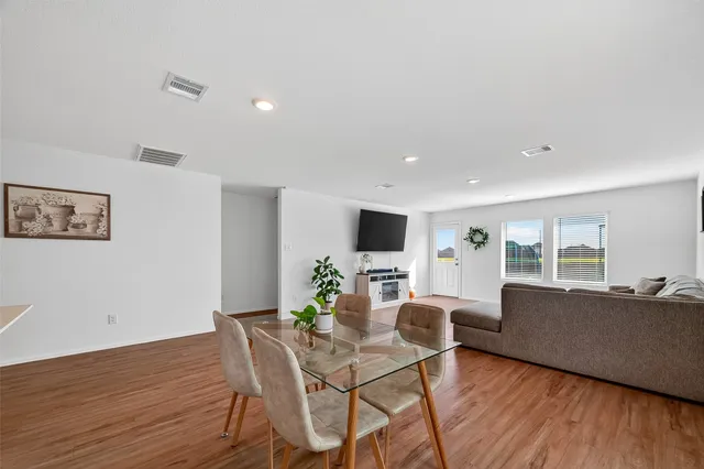 $2,100 | 4206 Barrington Cove Lane, Baytown, TX 77521