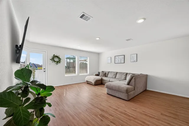 $2,100 | 4206 Barrington Cove Lane, Baytown, TX 77521