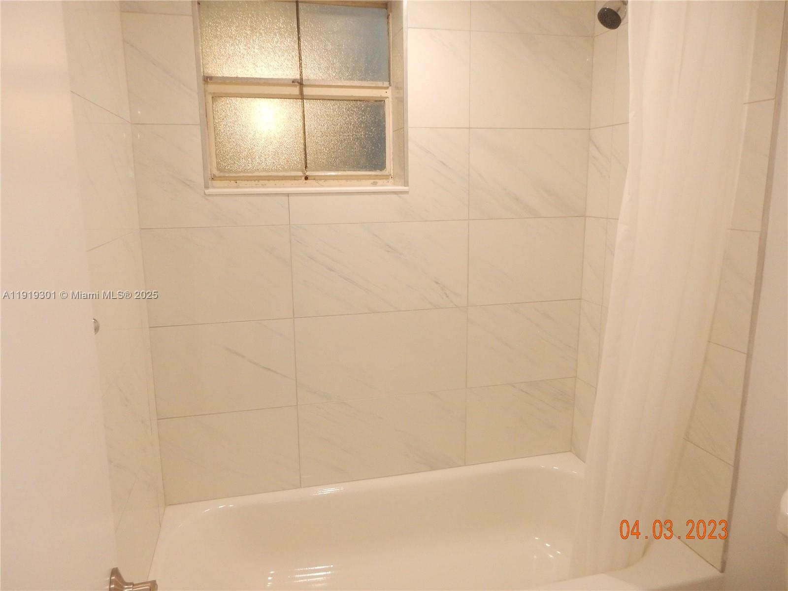 400 North Surf Road, Unit 303 Hollywood, FL 33019 - Photo 15 of 17 a bathroom with a bathtub