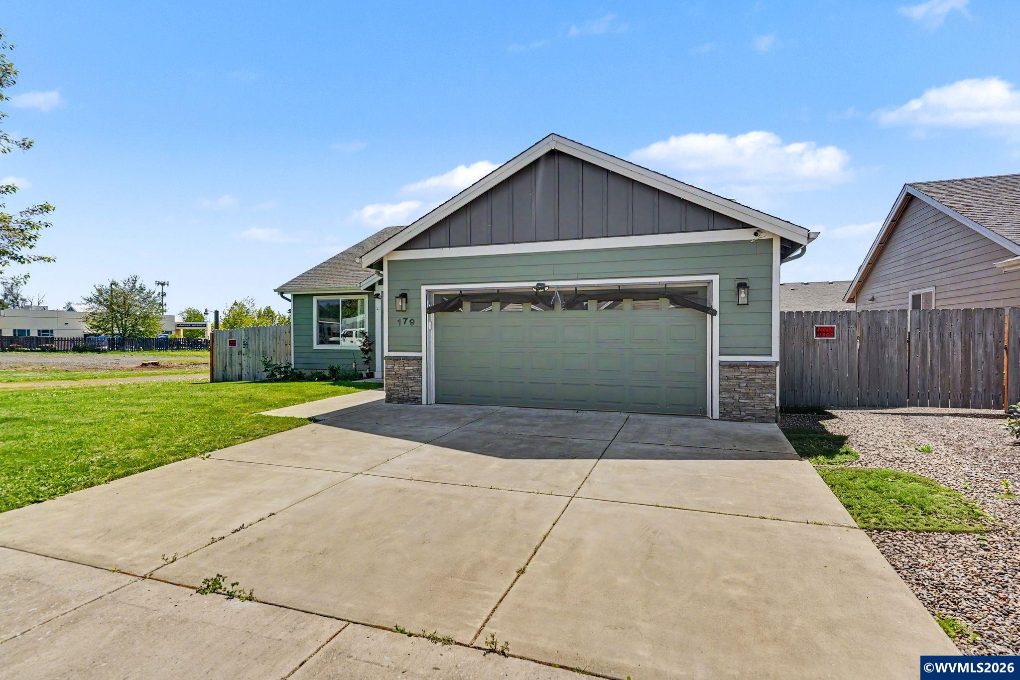 179 Northwest Card Avenue Dallas, OR 97338 - Photo 2 of 35