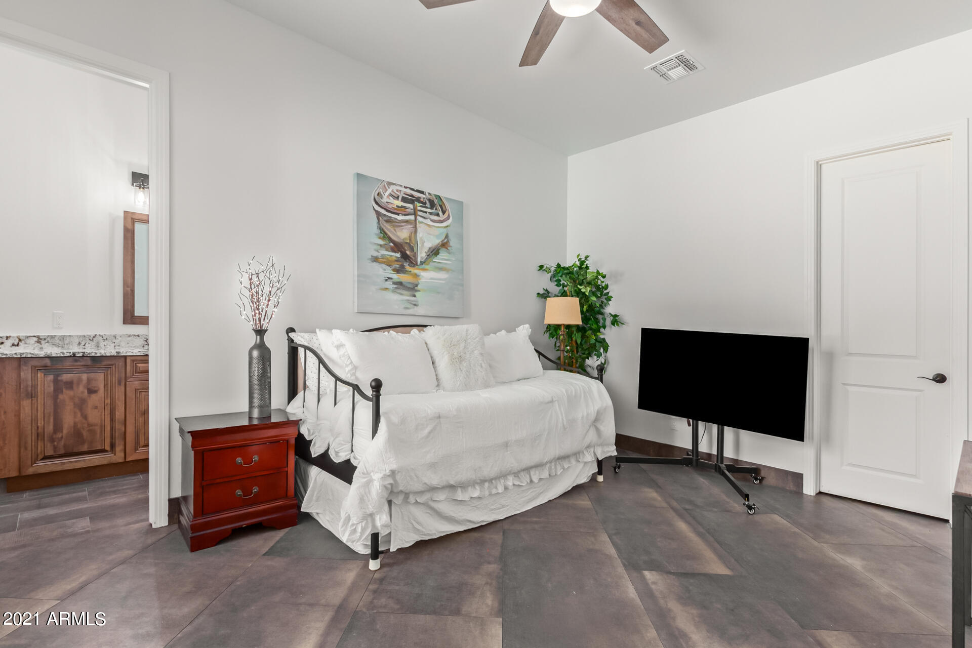 27808 Desierto Drive Rio Verde, AZ 85263 - Photo 30 of 42 a living room with furniture and a flat screen tv