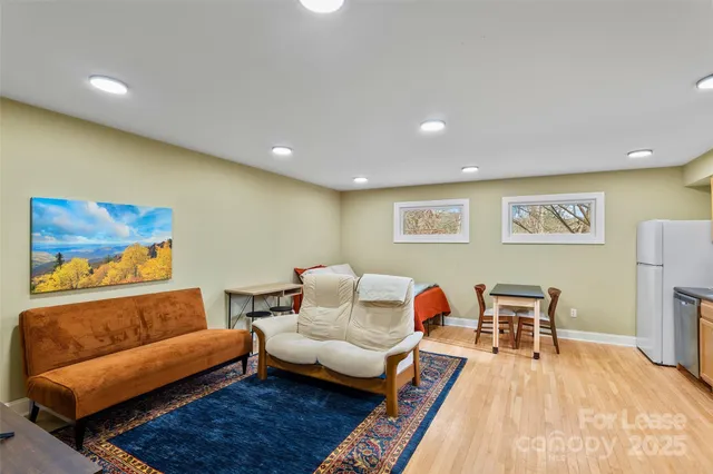 $3,900 | 5 Elmore Street, Asheville, NC 28804