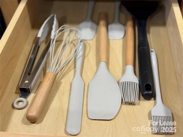 $3,900 | 5 Elmore Street, Asheville, NC 28804