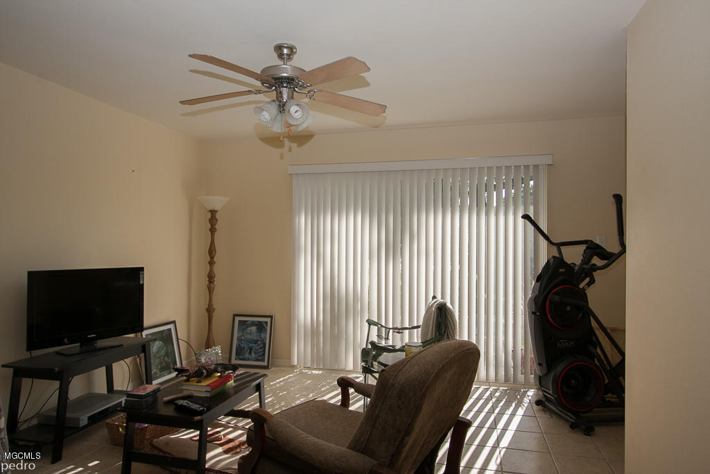 3230 Cumberland Road, Unit 32 Ocean Springs, MS 39564 - Photo 4 of 20 Living Room