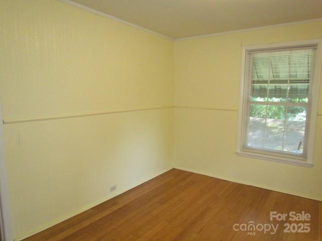 3465 Lynn Road Tryon, NC 28782 - Photo 27 of 31 an empty room with a window