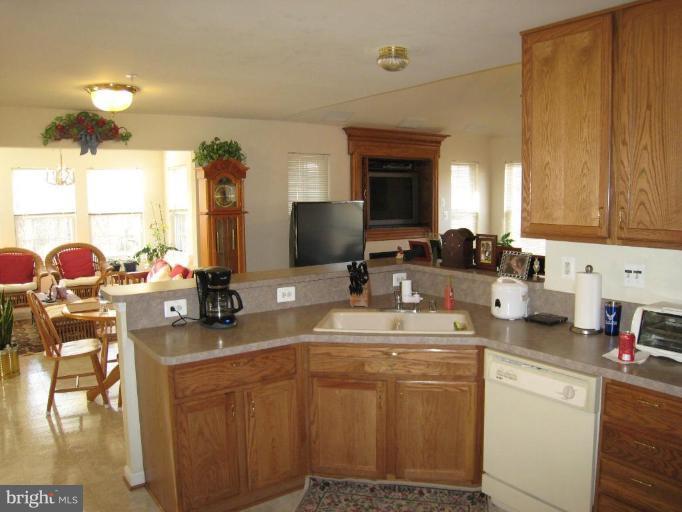 11801 Thrift Road Clinton, MD 20735 - Photo 12 of 30 Kitchen