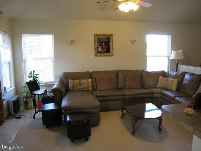 11801 Thrift Road Clinton, MD 20735 - Photo 13 of 30 Family Room