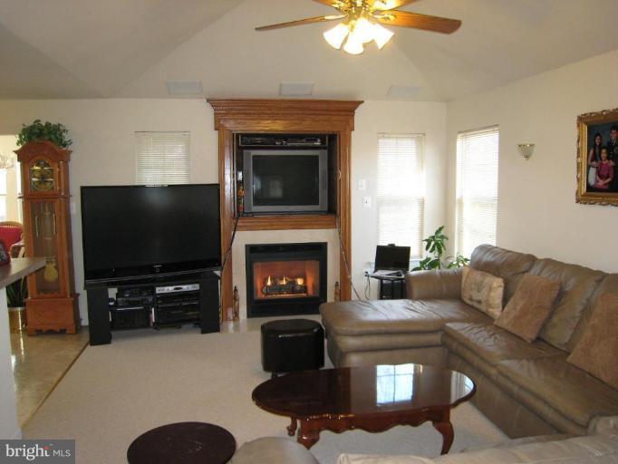 11801 Thrift Road Clinton, MD 20735 - Photo 14 of 30 Family Room #2