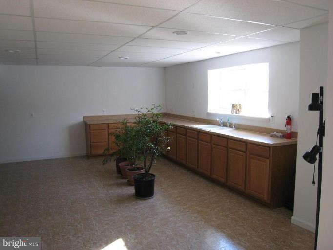 11801 Thrift Road Clinton, MD 20735 - Photo 25 of 30 Wet Bar