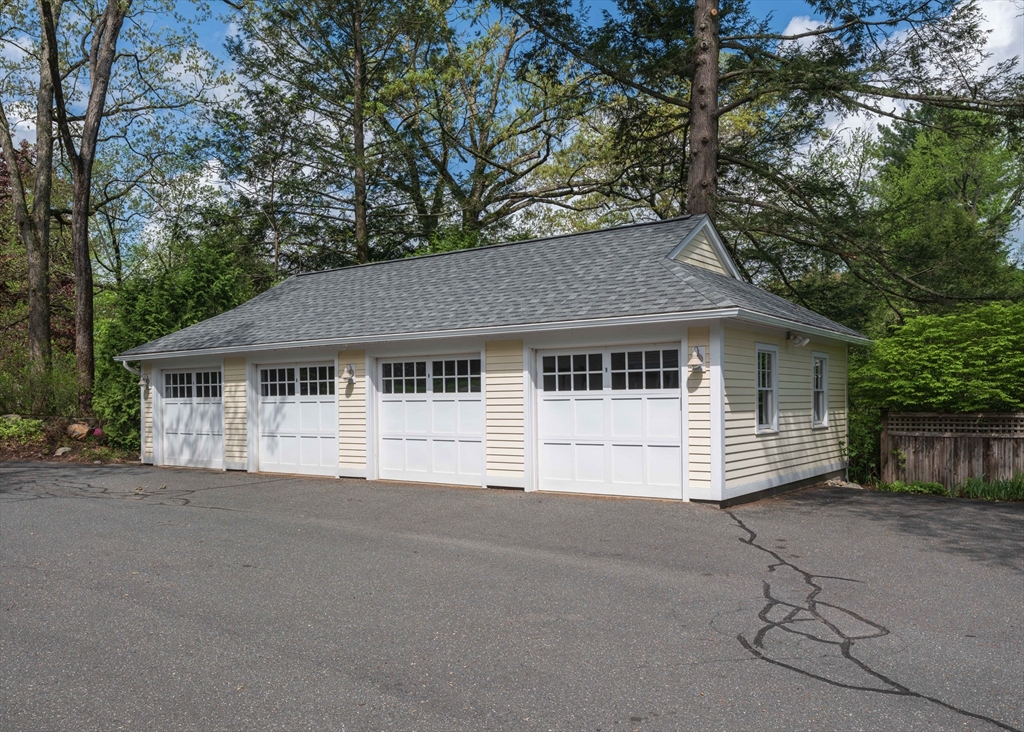 88 Round Hill Road, Unit 4 Northampton, MA 01060 - Photo 3 of 32 Gallery Image 3