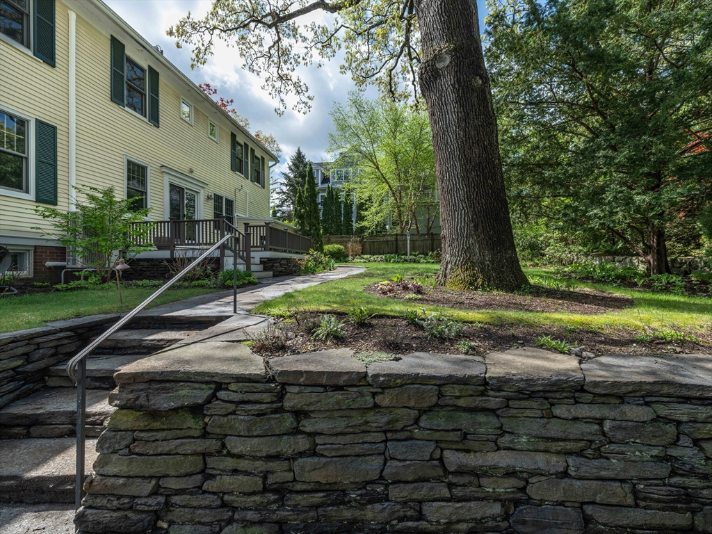 88 Round Hill Road, Unit 4 Northampton, MA 01060 - Photo 4 of 32 Gallery Image 4
