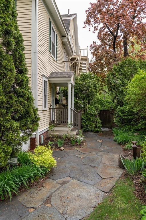 88 Round Hill Road, Unit 4 Northampton, MA 01060 - Photo 7 of 32 Gallery Image 7
