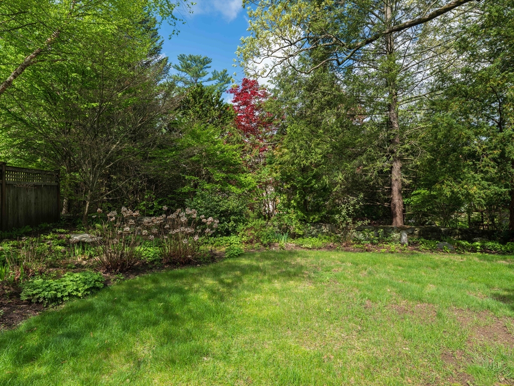 88 Round Hill Road, Unit 4 Northampton, MA 01060 - Photo 8 of 32 Gallery Image 8