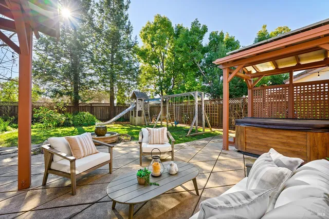 $1,040,000 | 1348 Birdie Drive, Windsor, CA 95492