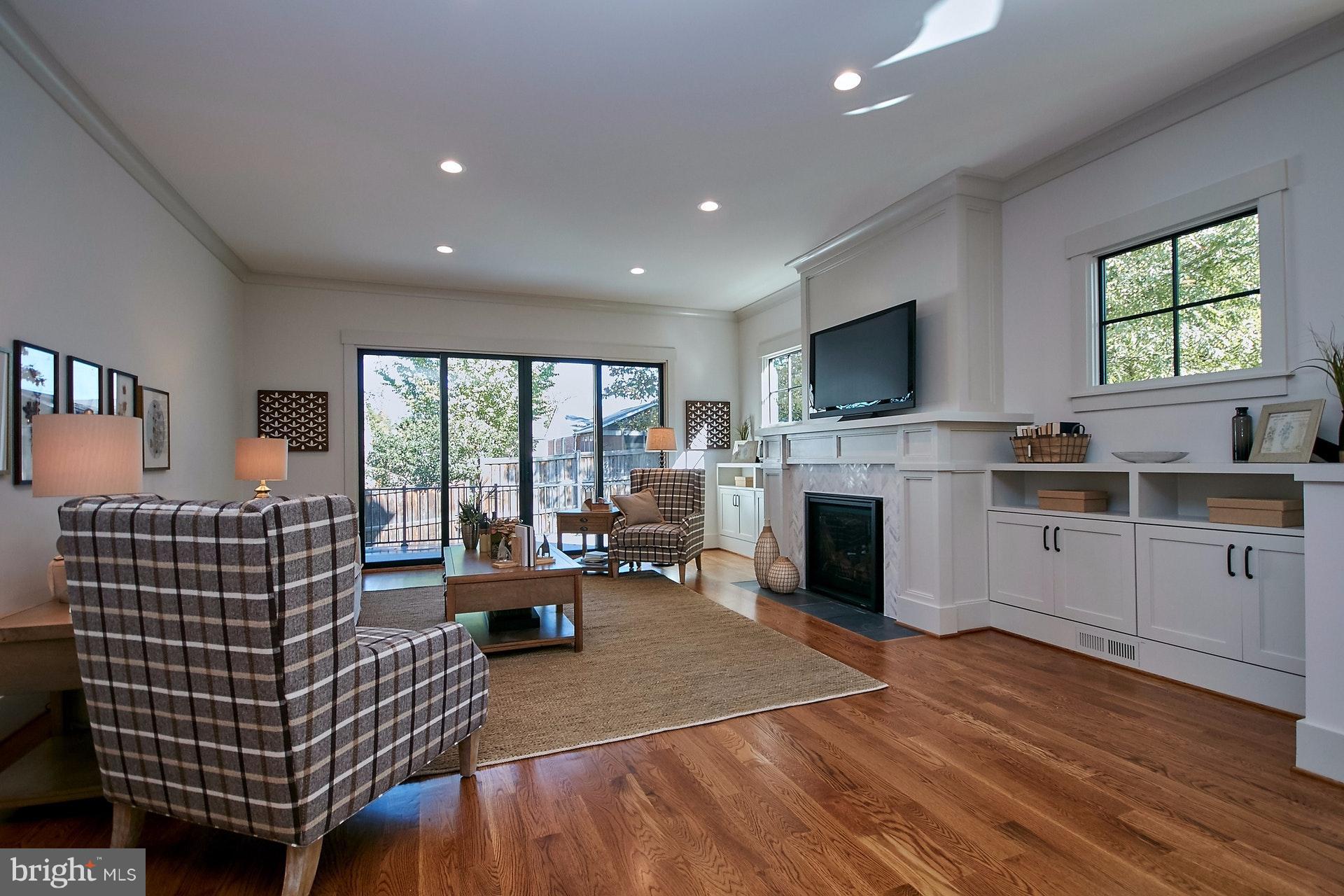 3313 John Marshall Drive Arlington, VA 22207 - Photo 3 of 30 Premium Finishes - Living Room