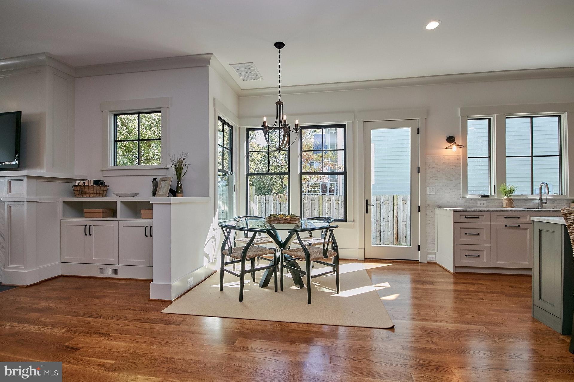 3313 John Marshall Drive Arlington, VA 22207 - Photo 8 of 30 Eat-In Breakfast Area - Kitchen