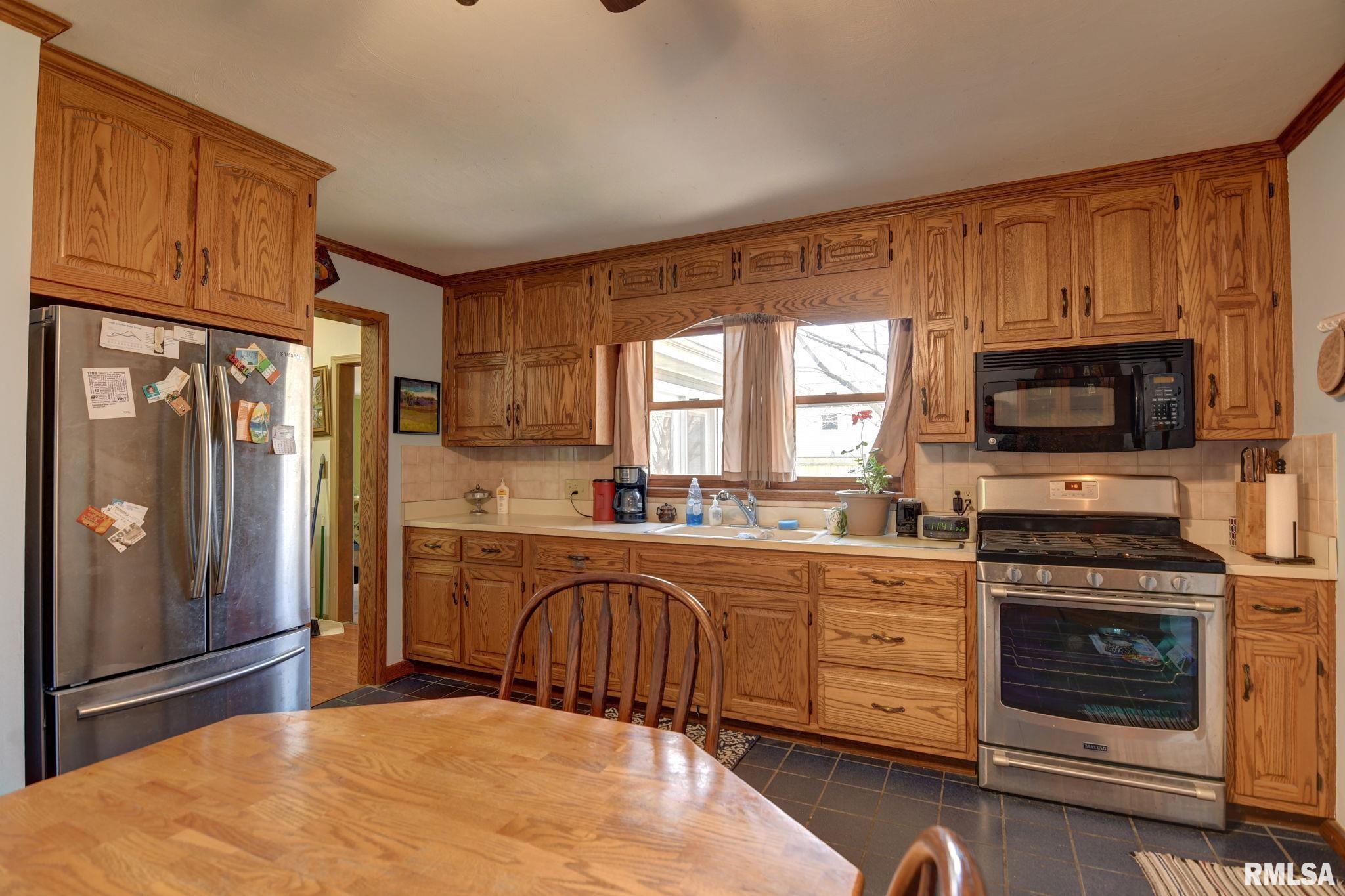 409 Pleasant Lane Rochester, IL 62563 - Photo 11 of 34
