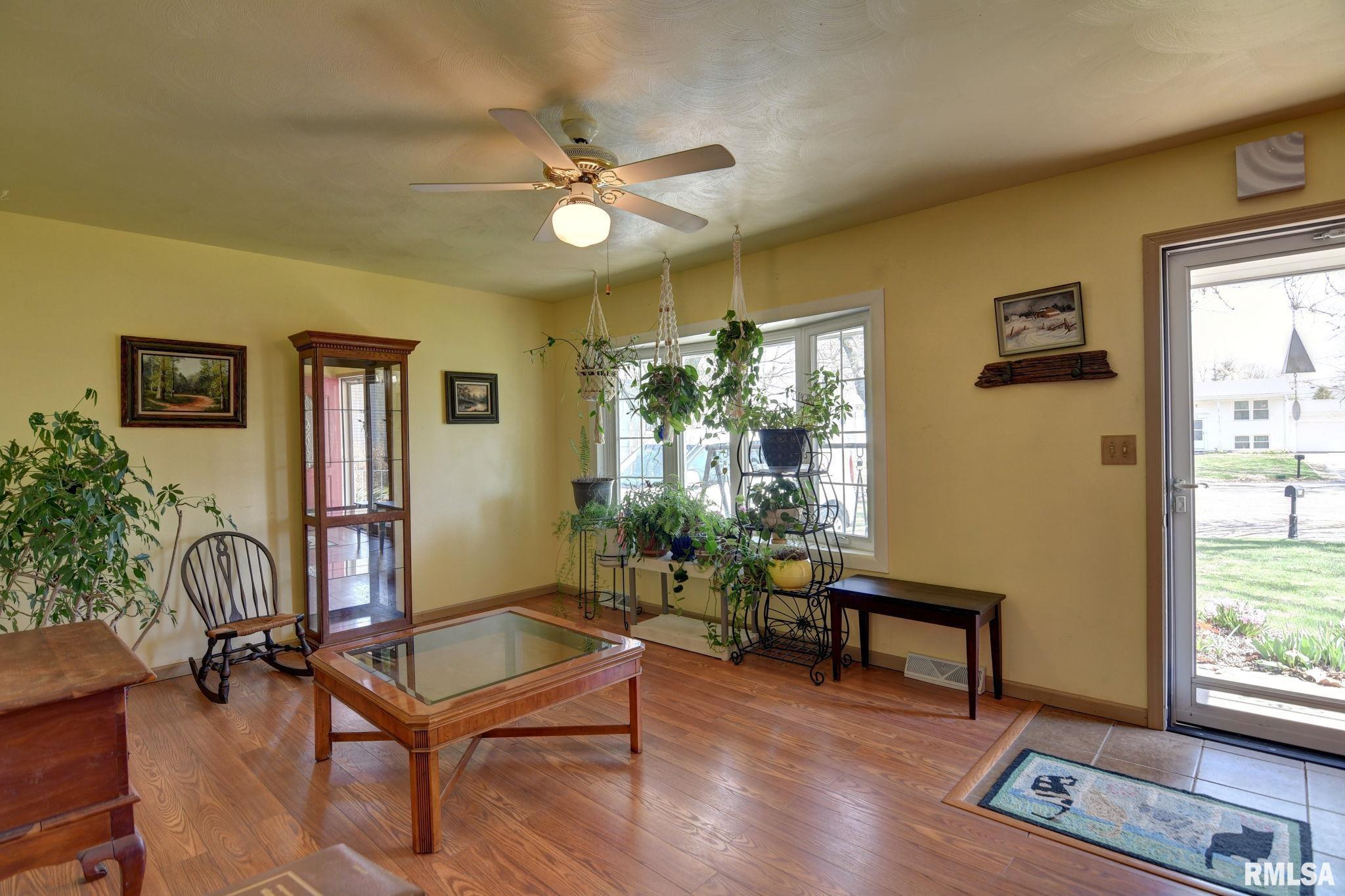 409 Pleasant Lane Rochester, IL 62563 - Photo 4 of 34