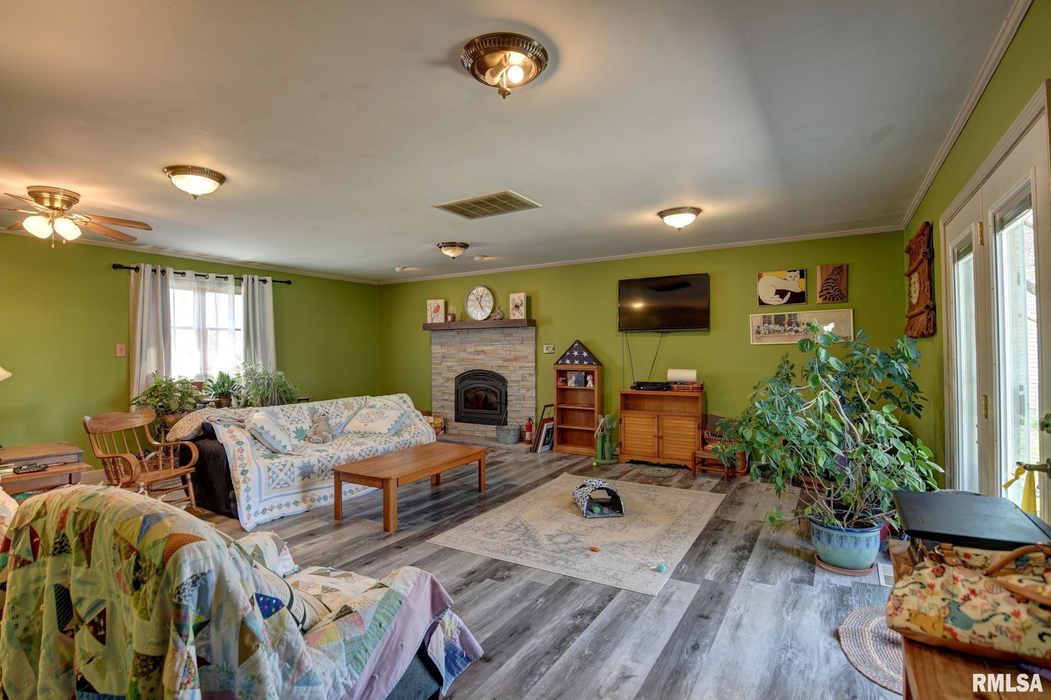409 Pleasant Lane Rochester, IL 62563 - Photo 9 of 34