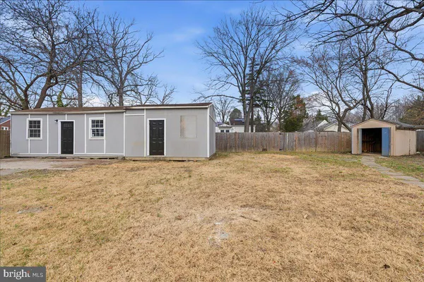 a view of yard with trees