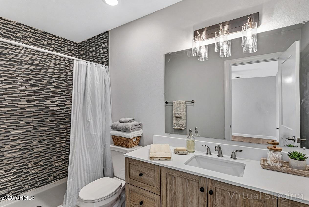 525 East 12th Street Florence, AZ 85132 - Photo 5 of 13 Master Bathroom