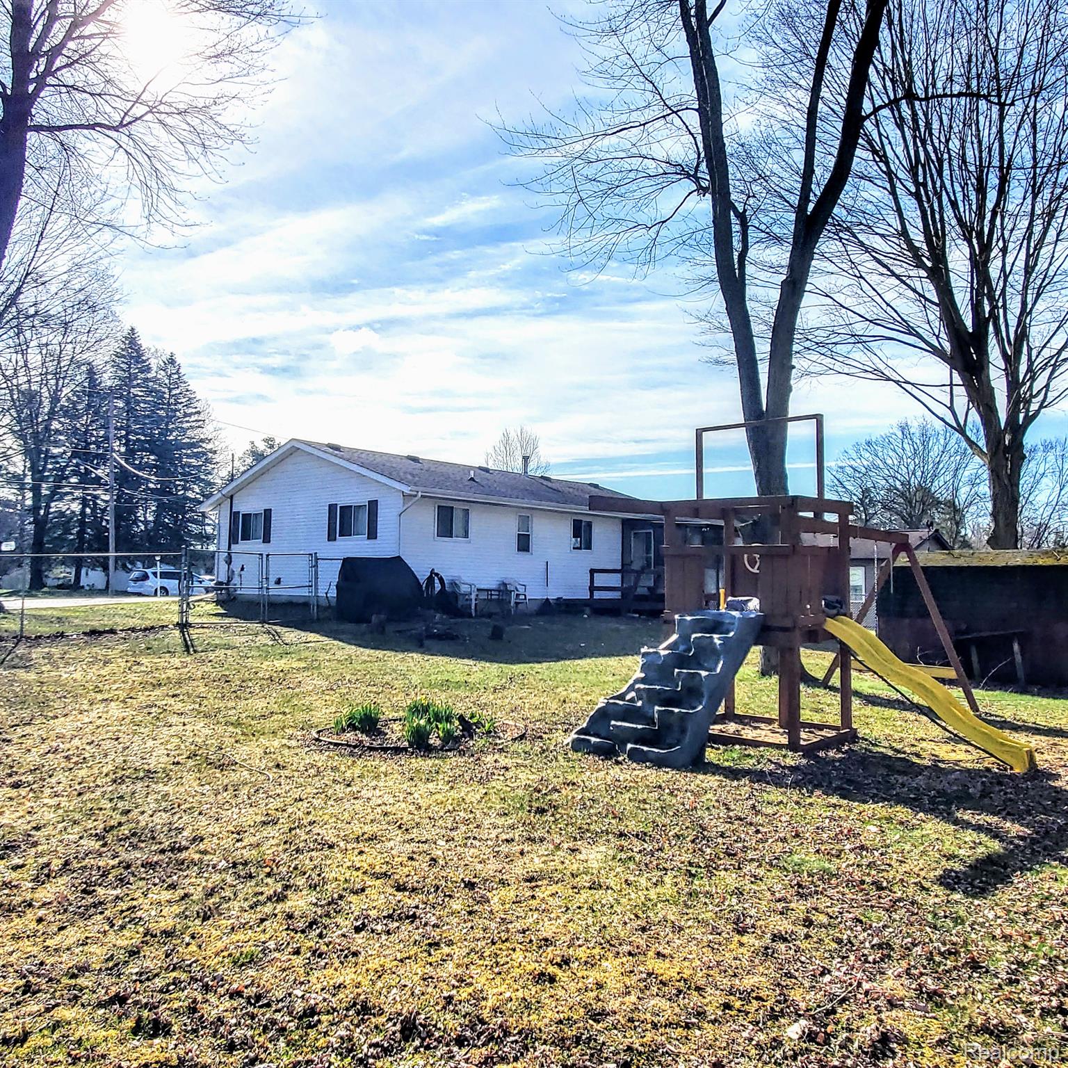 4052 South Towerline Road Bridgeport, MI 48722 - Photo 2 of 27 Gallery Image 2