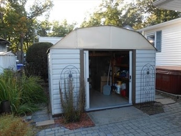 84 Pioneer Way Springfield, MA 01119 - Photo 10 of 24 Gallery Image 10