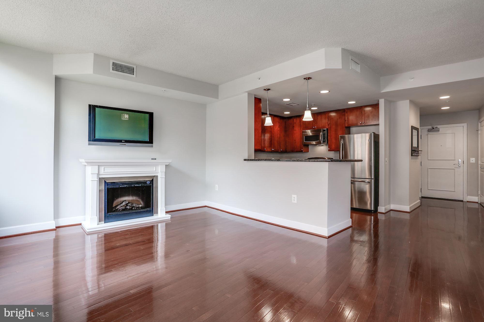 3600 South Glebe Road, Unit 428W Arlington, VA 22202 - Photo 1 of 47 Large 1 bedroom + den. Gorgeous living area