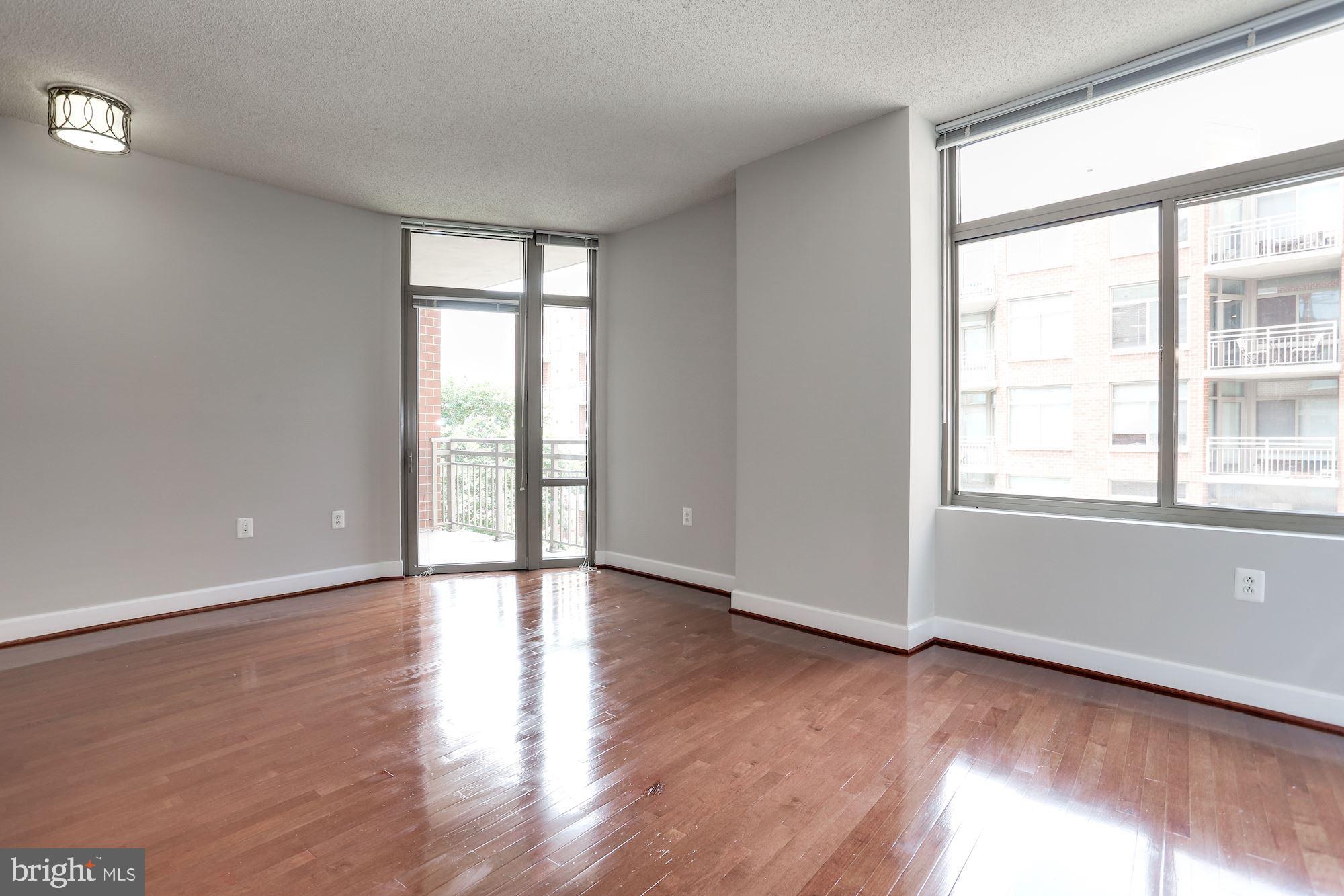 3600 South Glebe Road, Unit 428W Arlington, VA 22202 - Photo 11 of 47 Living Area
