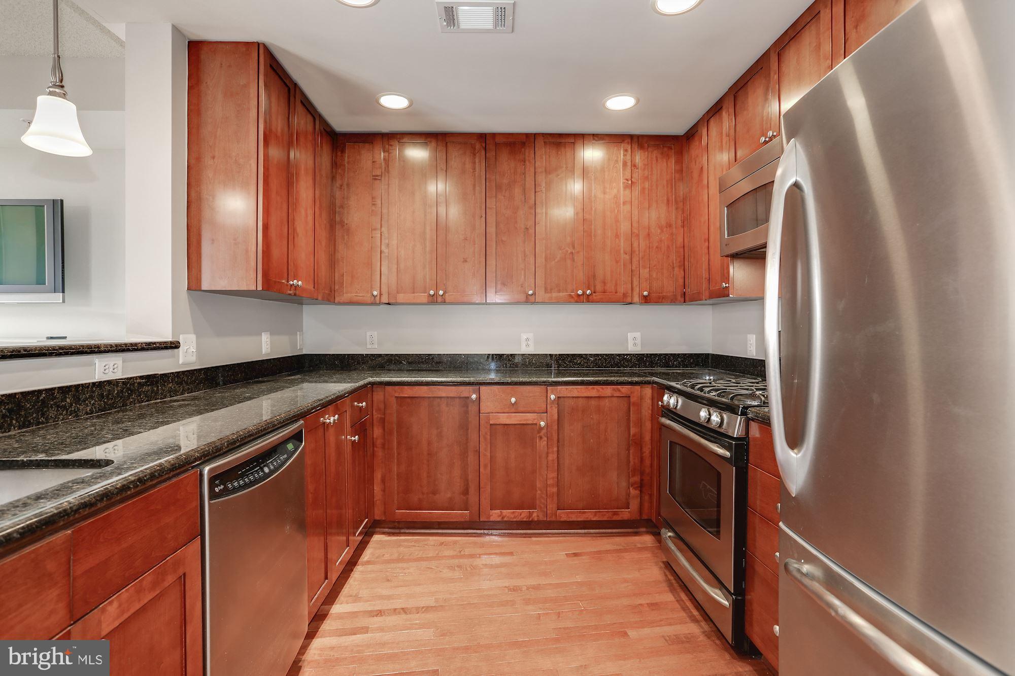 3600 South Glebe Road, Unit 428W Arlington, VA 22202 - Photo 5 of 47 Gourmet Kitchen