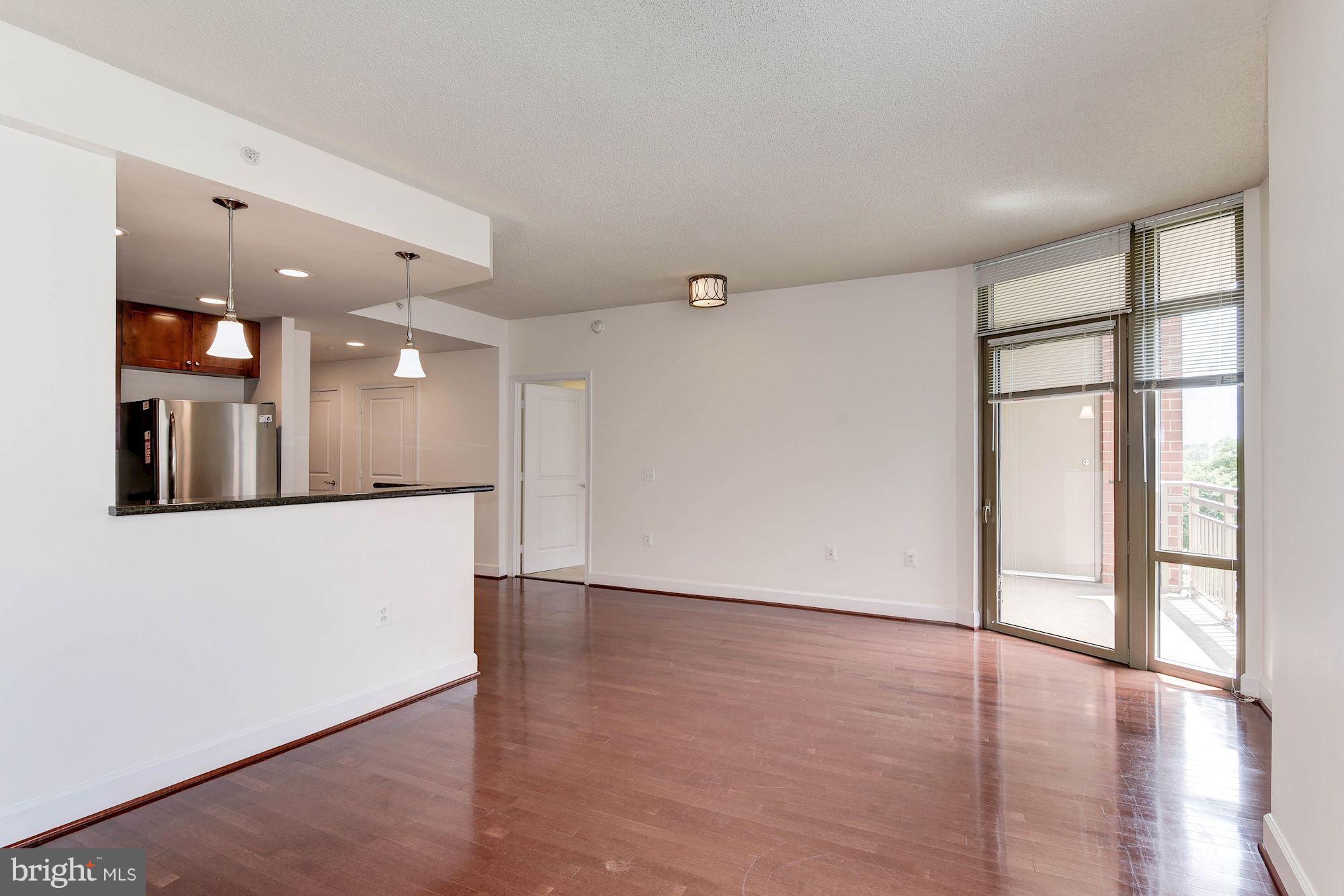 3600 South Glebe Road, Unit 428W Arlington, VA 22202 - Photo 7 of 47 Living Room