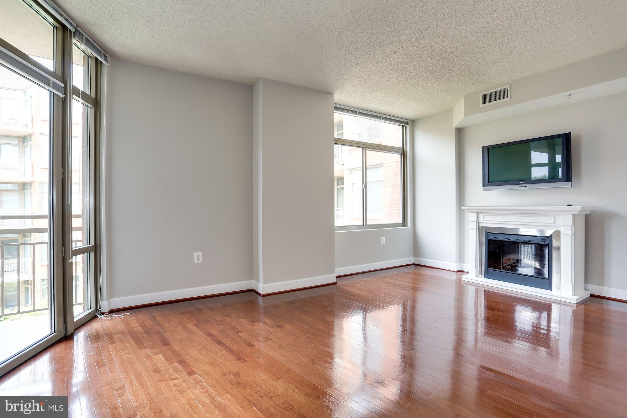 3600 South Glebe Road, Unit 428W Arlington, VA 22202 - Photo 9 of 47 Lots of light!