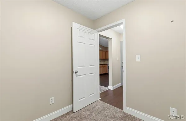 $149,000 | 1 Berview Circle, Unit B, St. Louis, MO 63129