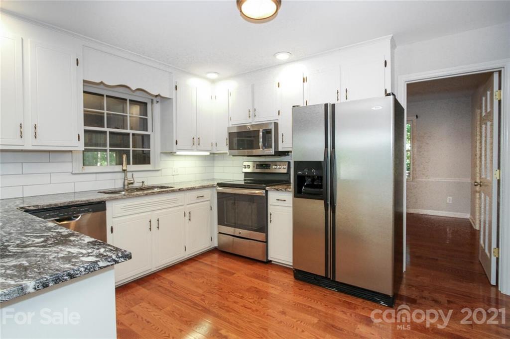 6204 Potter Road Matthews, NC 28104 - Photo 10 of 31 a kitchen with stainless steel appliances granite countertop a refrigerator a stove and a sink