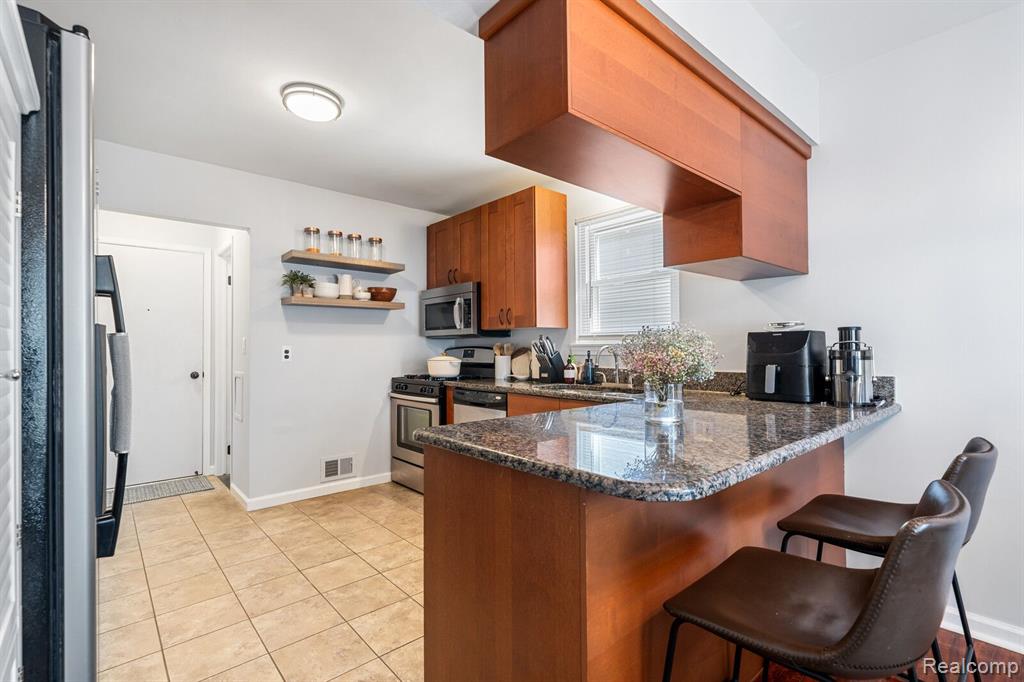 42102 Ridge Road West Novi, MI 48375 - Photo 11 of 29