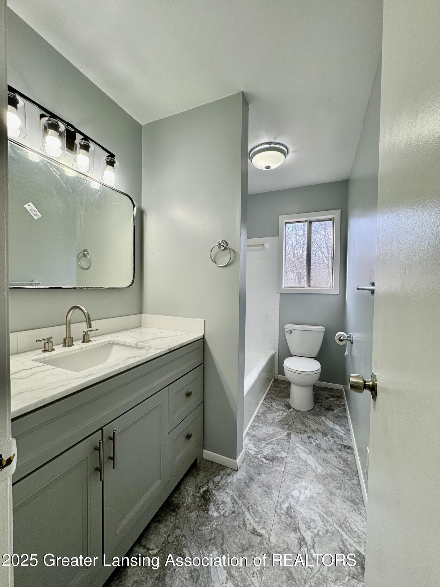 1729 Reo Road Lansing, MI 48910 - Photo 18 of 28 IMG_8012
