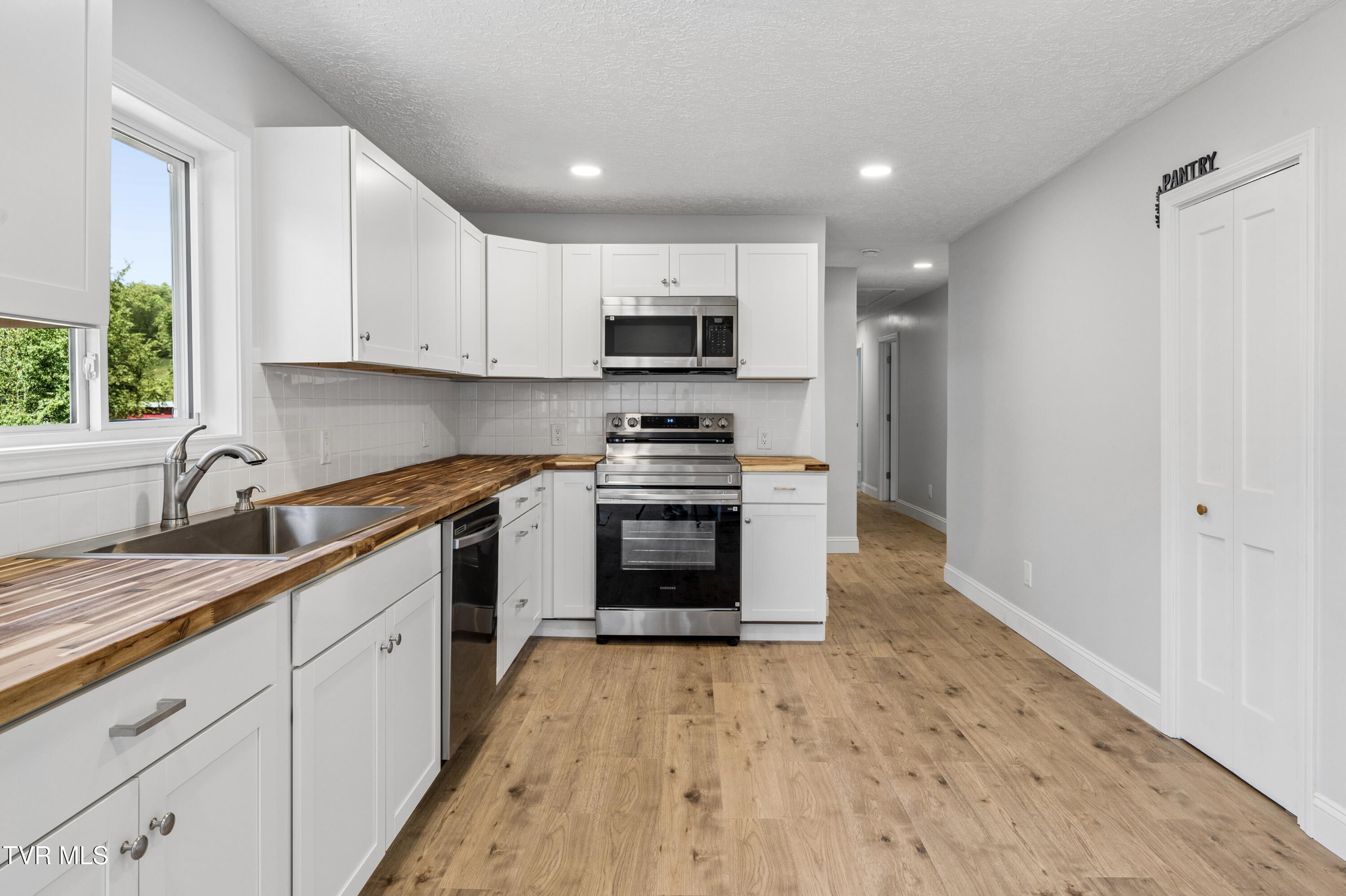 4429 Island Road Bristol, TN 37620 - Photo 12 of 48 Kitchen-2