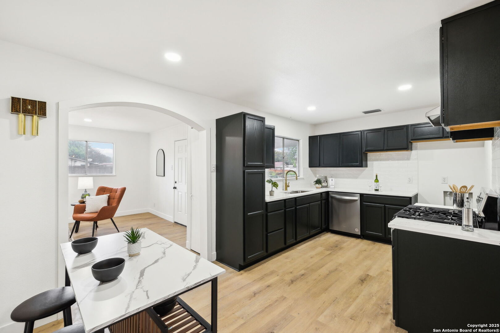 1815 Montview San Antonio, TX 78213 - Photo 17 of 49