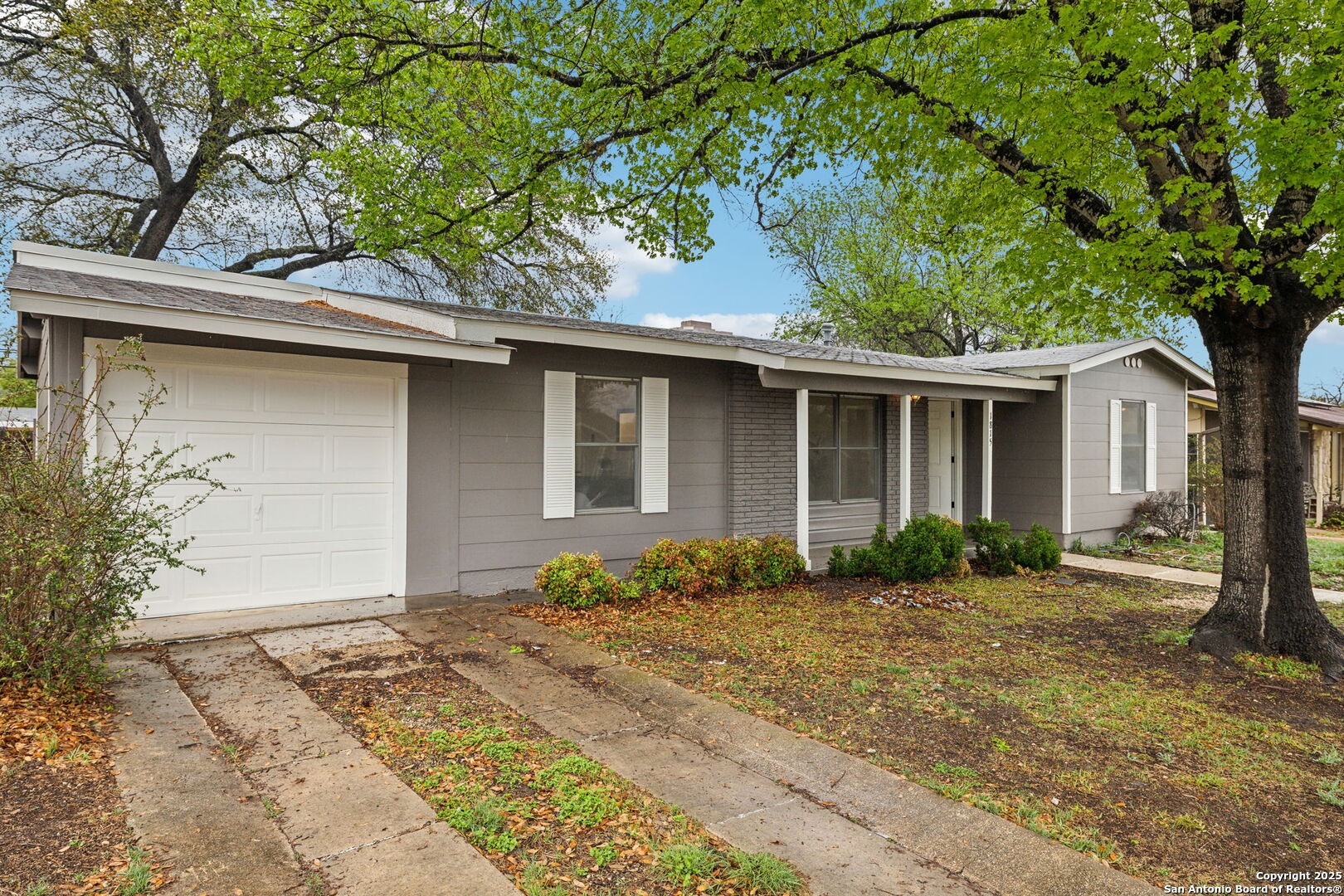 1815 Montview San Antonio, TX 78213 - Photo 3 of 49