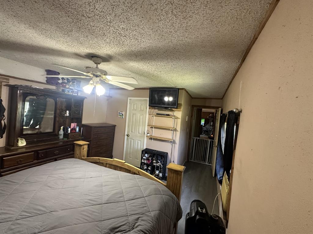 118 Rommel Court Springtown, TX 76082 - Photo 9 of 17 Primary Bedroom