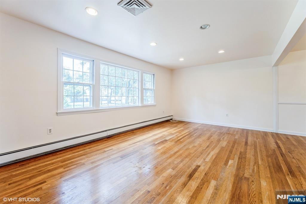 275 Taft Court Paramus, NJ 07652 - Photo 10 of 40