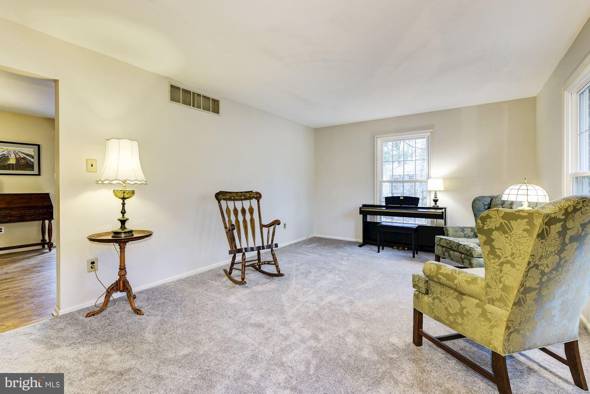 33 Tuckerton Road Shamong, NJ 08088 - Photo 4 of 27 Living Room