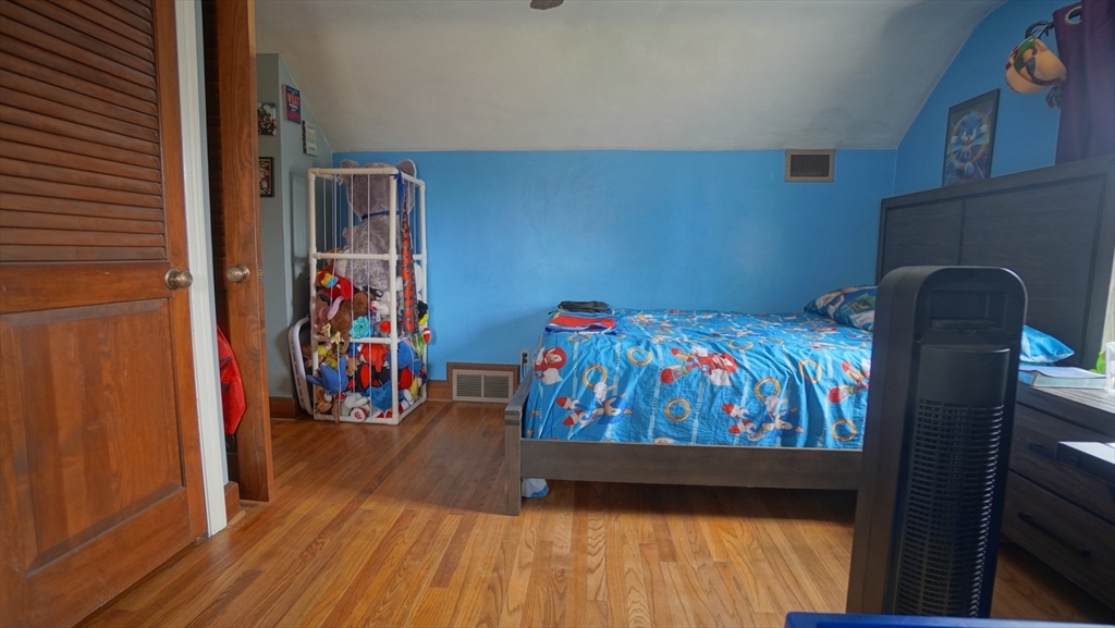 41 Parallel Street Springfield, MA 01104 - Photo 31 of 35 a children room with furniture and wooden floor