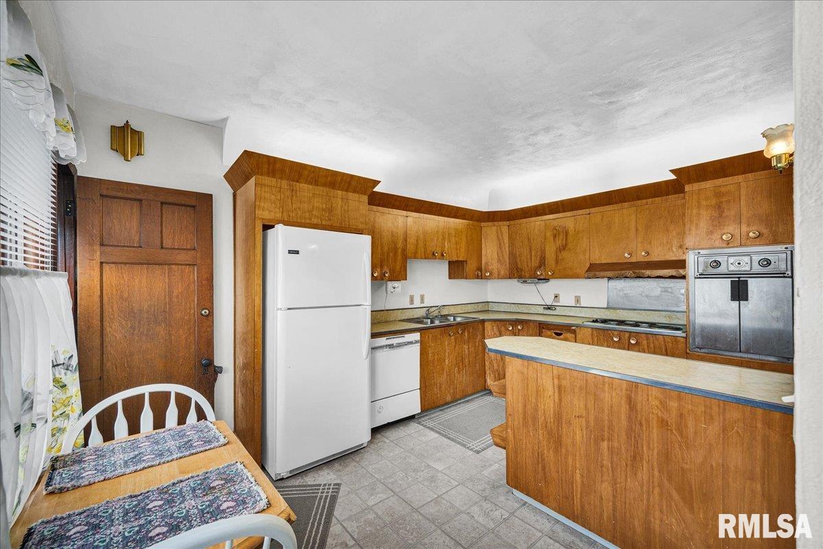 914 Washington Street Pekin, IL 61554 - Photo 13 of 44