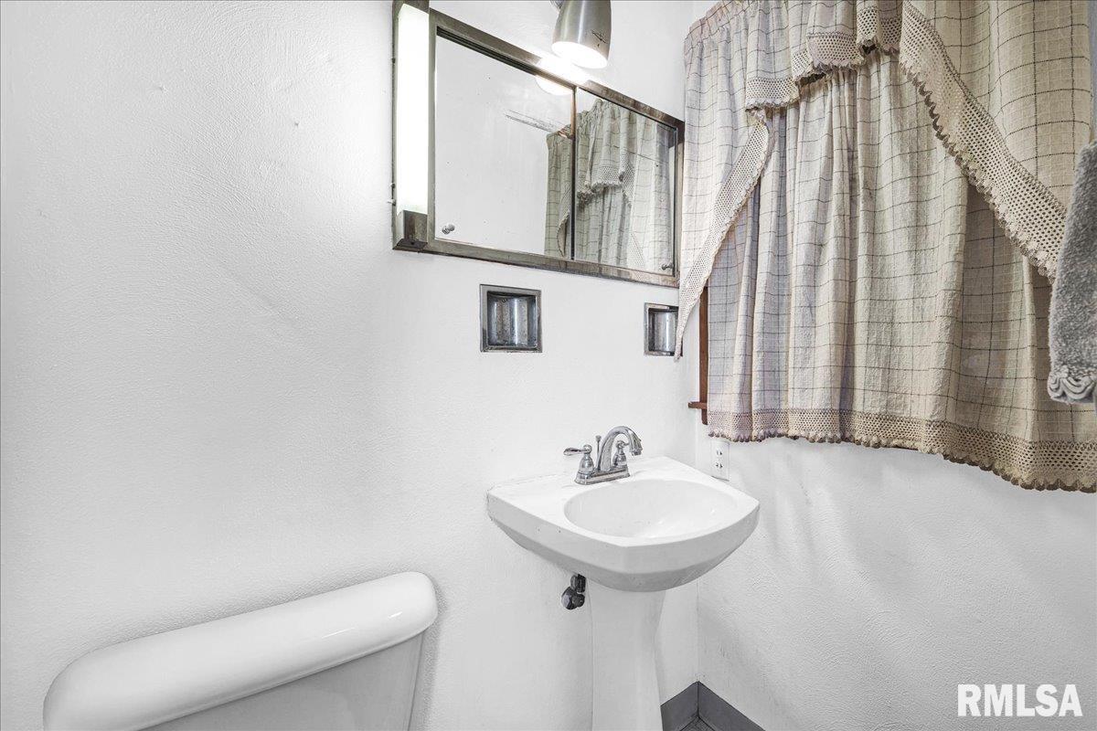 914 Washington Street Pekin, IL 61554 - Photo 17 of 44