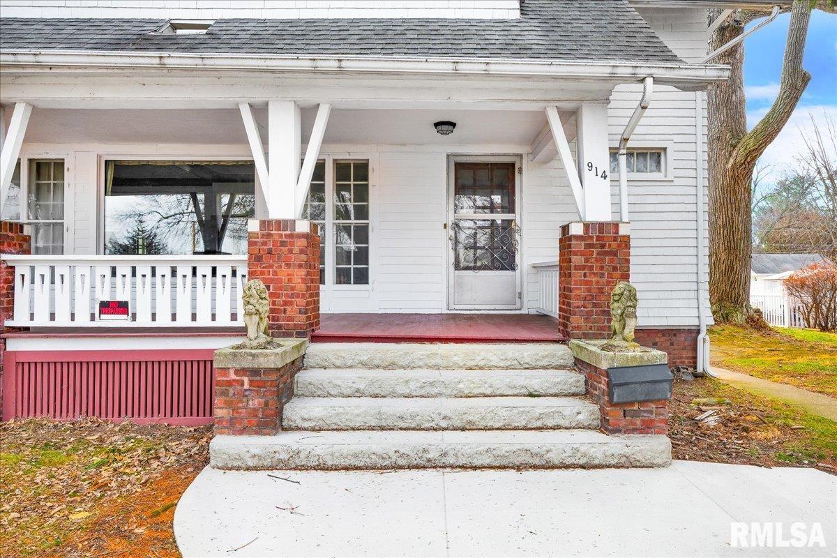 914 Washington Street Pekin, IL 61554 - Photo 2 of 44