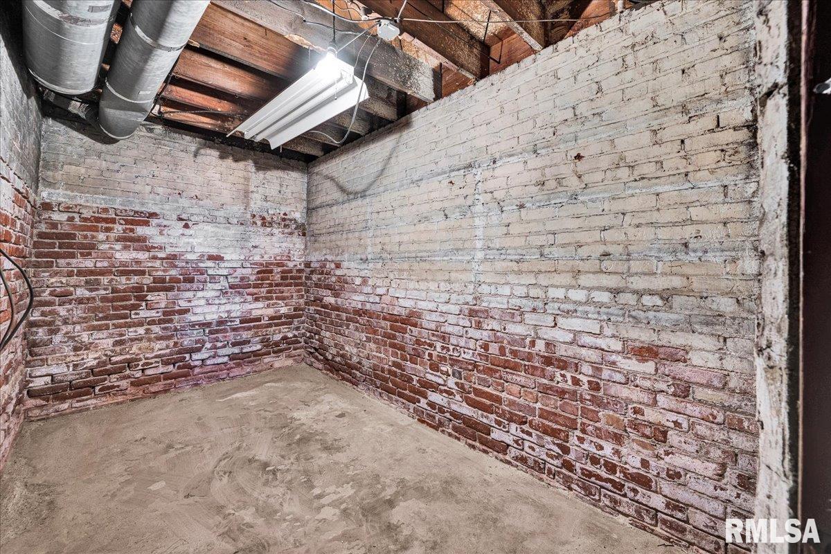 914 Washington Street Pekin, IL 61554 - Photo 32 of 44