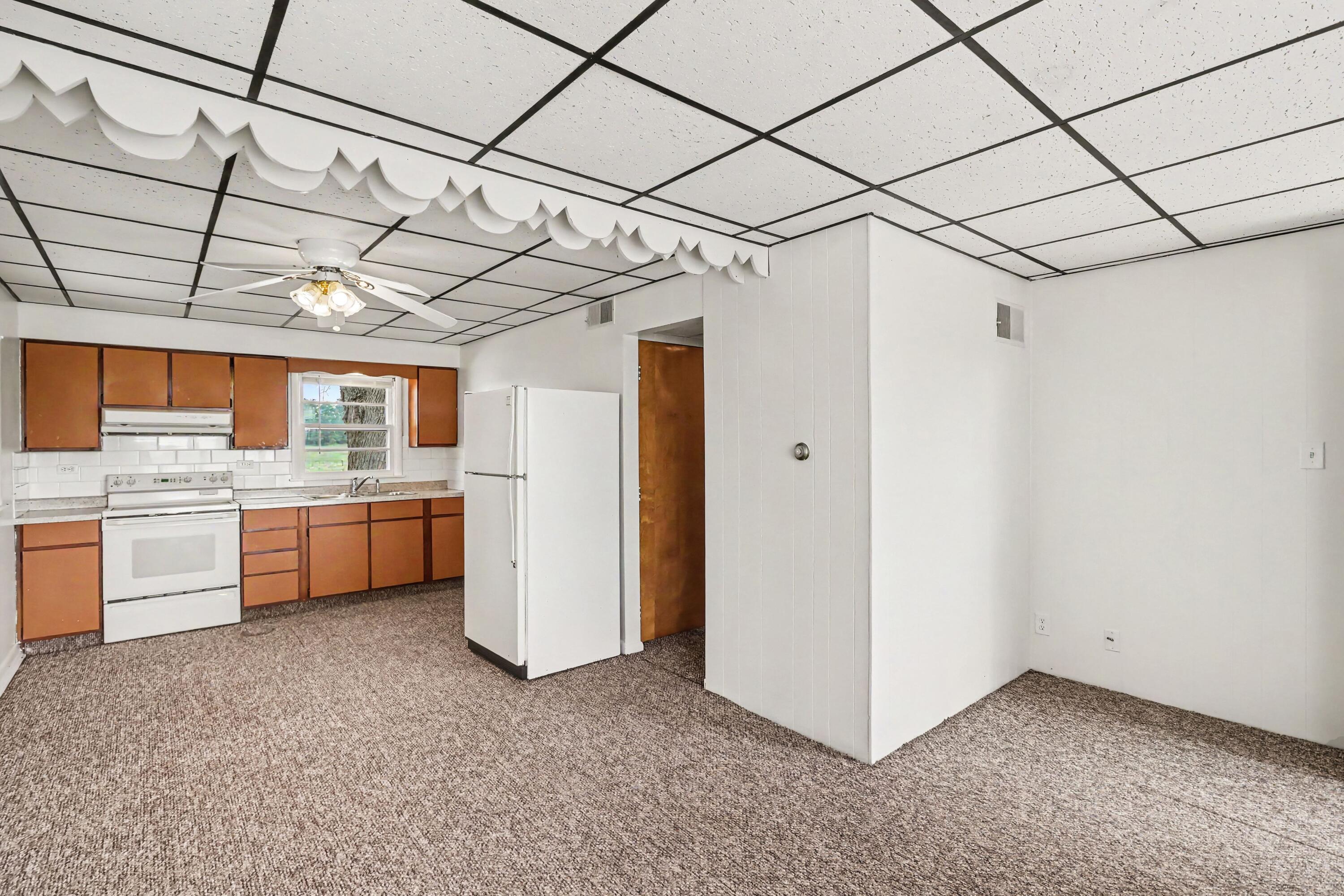 16812 Moorepark Road Three Rivers, MI 49093 - Photo 7 of 17 006_file_3719