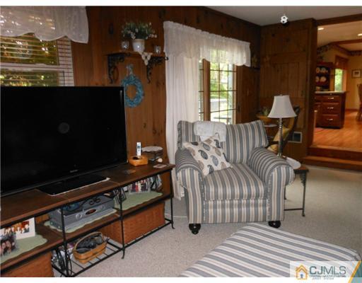 22 Valiant Road East Brunswick, NJ 08816 - Photo 3 of 15 Gallery Image 3