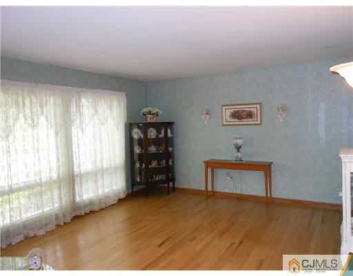22 Valiant Road East Brunswick, NJ 08816 - Photo 4 of 15 Gallery Image 4